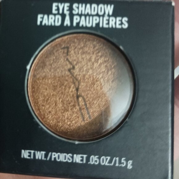 Mac eyeshadow - Picture 1 of 2